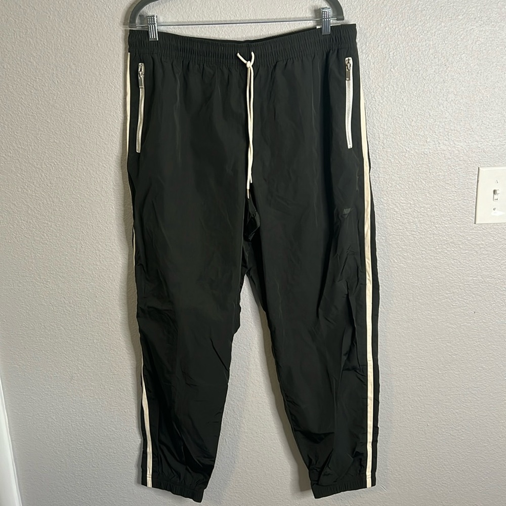 Nike Men’s Standard Fit Taper Leg Regular Length - NWT